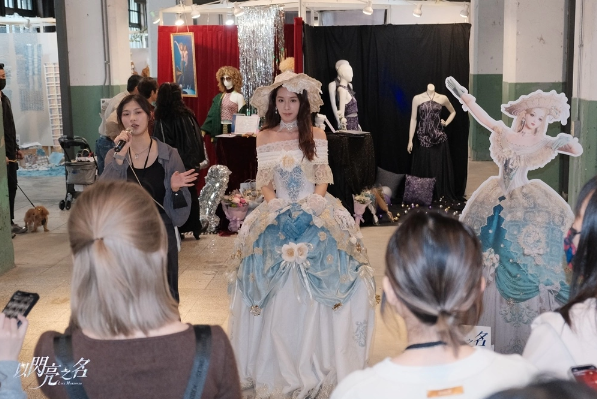 《以闪亮之名》x辅大织品50届毕展 打造跨次元服装盛宴