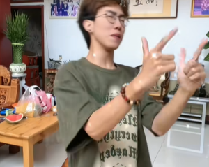 《抖音》米兔的臭肠梗的意思介绍