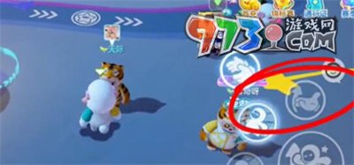 《元梦之星》抱人丢人方法